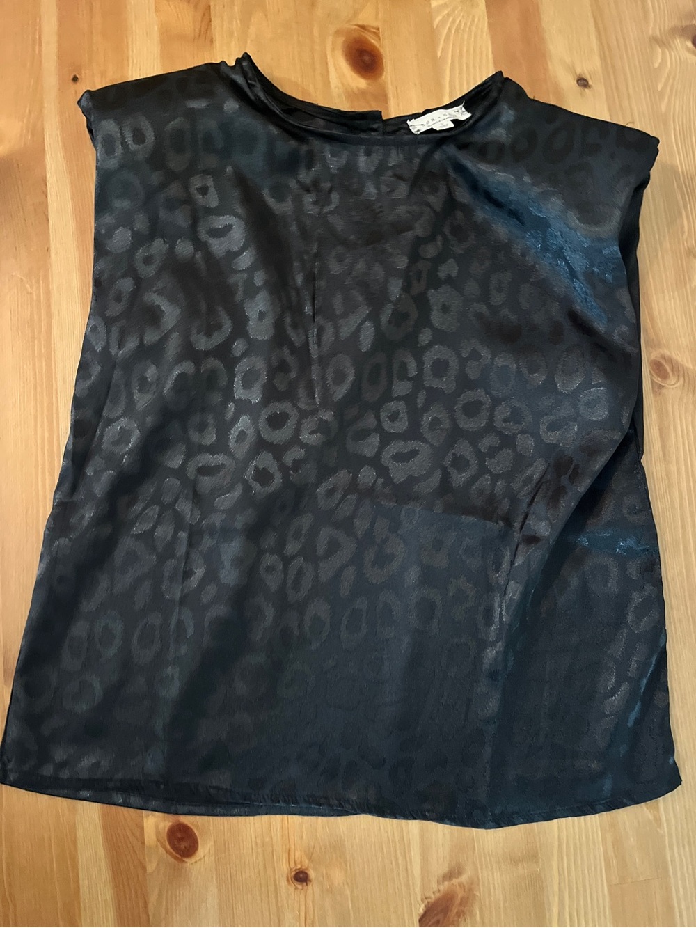 Tea & Cup small Black top with animal print and shoulder pads
